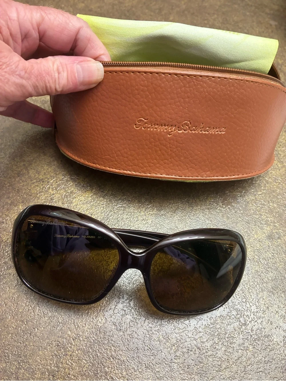 Tommy Bahama women’s sunglasses with case and cloth